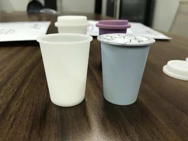 آلة تعبئة وختم الأكواب الدوارة الصينية